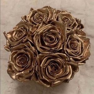 Gold Roses - The Million Roses